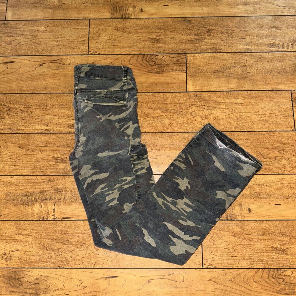 Women’s VIP Jeans Camo Cargo 24x32 Measured